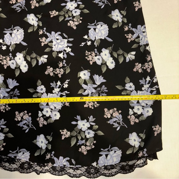 Forever 21 Beautiful Dress with Flowers Women’s Size M - Picture 3 of 4